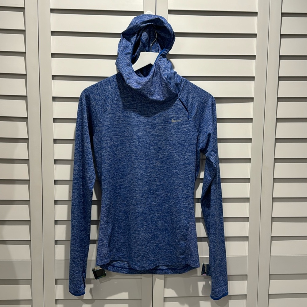 Nike Dri-Fit Pre loved long sleeves Running hoodie with front top zipper pocket.